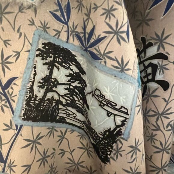 Men’s EUC Authentic Shaolin Button down. Size Medium. - Picture 6 of 9